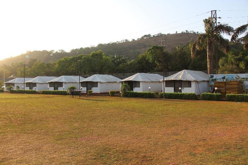 Whispering Woods Resort Lonavala Eksteriør bilde