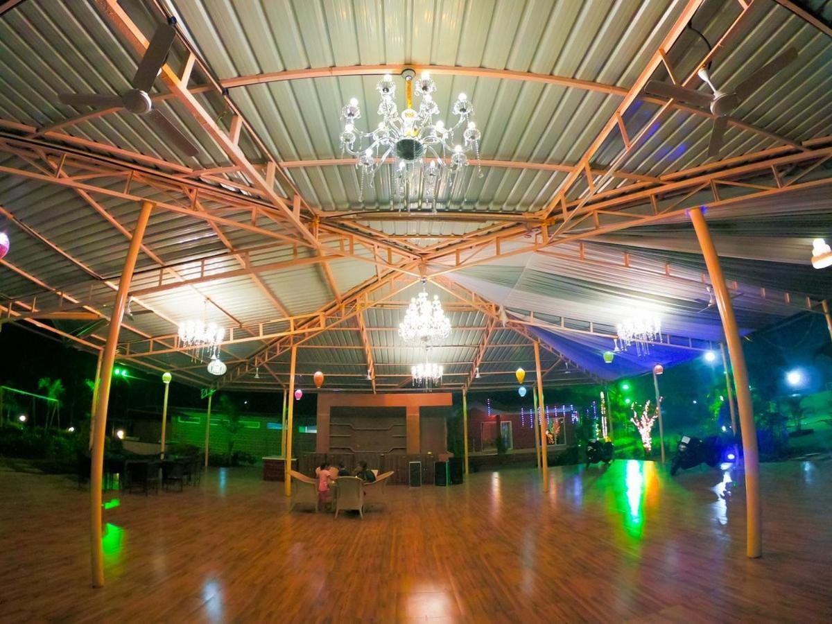 Whispering Woods Resort Lonavala Eksteriør bilde
