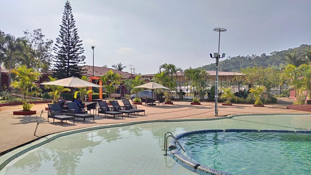 Whispering Woods Resort Lonavala Eksteriør bilde