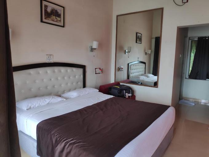 Whispering Woods Resort Lonavala Eksteriør bilde