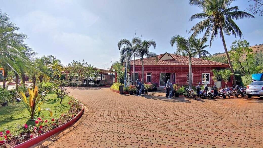 Whispering Woods Resort Lonavala Eksteriør bilde