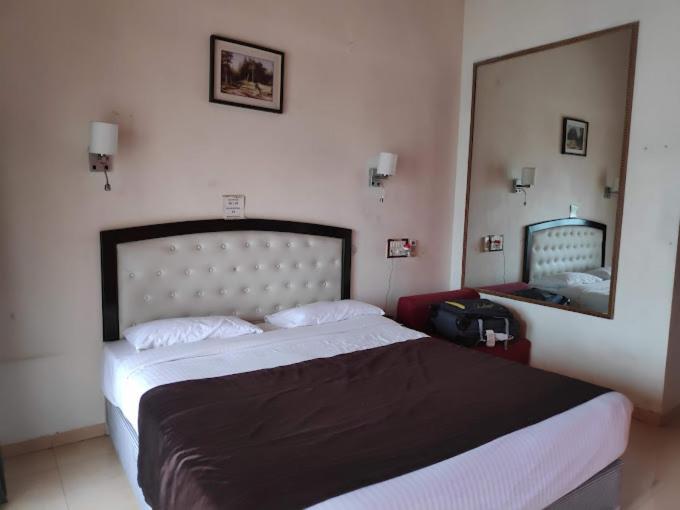 Whispering Woods Resort Lonavala Eksteriør bilde